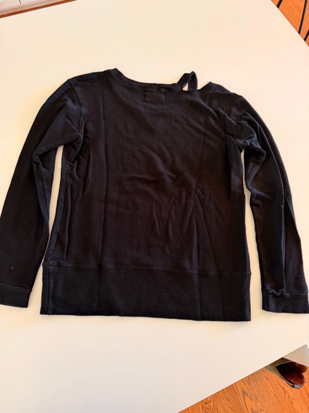 Monrow classic crew neck sweatshirt with distinctive shoulder cutout black Sz S - Picture 7 of 9
